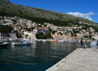 The Imperial Cult as a Political Issue